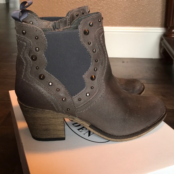 NEW IN BOX Steve Madden Concrete Grey Leather Booties Sz 8 - Picture 2 of 8